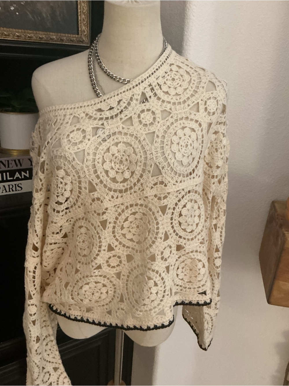 Zara Cream Crochet Circle-Pattern Sweater with Black Trim - Picture 5 of 8